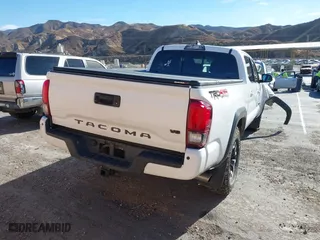 2019 Toyota Tacoma 4WD SR5 with VIN 3TMDZ5BN1KM079305, listed as a IAAI auction lot 41247804 with 98,494 mi miles. Bid and sale history available at carsss.com. Image 4.