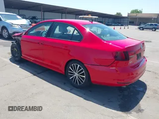 2016 Volkswagen Jetta Sport с VIN 3VWD17AJ0GM275032, выставлен на аукционе IAAI как лот 42392336 с пробегом 68 473 миль миль и . История ставок и продаж доступна на DreamBid. Изображение 3.