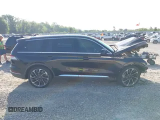 2021 Lincoln Aviator Reserve z VIN 5LM5J7WC6MGL08244, wystawiony jako IAAI lot #42024429 z przebiegiem 57 199 mil mil oraz . Historia ofert i sprzedaży dostępna na DreamBid. Obrazek 14.