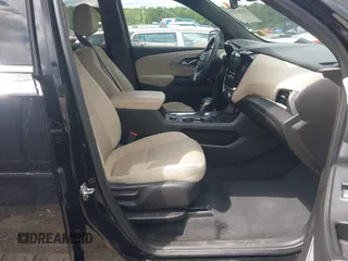 2023 Chevrolet Traverse LS z VIN 1GNERFKW9PJ319344, wystawiony jako IAAI lot #42181237 z przebiegiem 33 760 mil mil oraz . Historia ofert i sprzedaży dostępna na DreamBid. Obrazek 5.