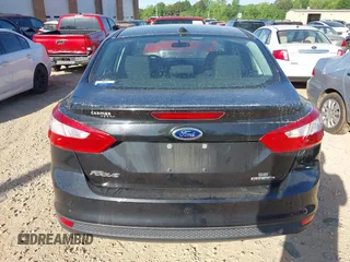 2013 Ford Focus SE z VIN 1FADP3F2XDL311811, wystawiony jako IAAI lot #42127000 z przebiegiem 136 683 mil mil oraz . Historia ofert i sprzedaży dostępna na DreamBid. Obrazek 16.