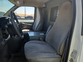 2012 Chevrolet Express Cargo z VIN 1GCWGFCA8C1179156, wystawiony jako IAAI lot #42619582 z przebiegiem 168 910 mil mil oraz . Historia ofert i sprzedaży dostępna na DreamBid. Obrazek 41.