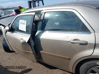 2006 Chrysler 300 с VIN 2C3LA43R16H513617, выставлен на аукционе IAAI как лот 41833601 с пробегом Не указан миль и . История ставок и продаж доступна на DreamBid. Изображение 14.