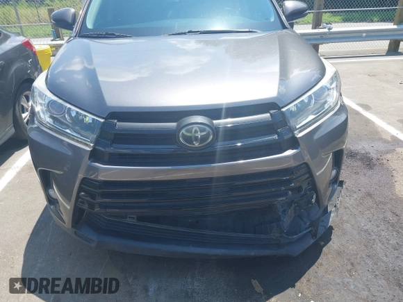 2017 Toyota Highlander XLE with VIN 5TDKZRFHXHS200344, listed as a IAAI auction lot 42616051 with 161,439 mi miles and . Bid and sale history available at DreamBid. Image 12.