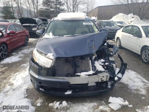 2014 Toyota Highlander XLE with VIN 5TDJKRFH6ES058215, listed as a Copart auction lot 44928525 with 0 mi miles and Clean Title. Bid and sale history available at carsss.com. Image 5.