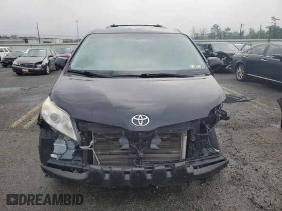 2015 Toyota Sienna XLE с VIN 5TDYK3DC6FS531521, выставлен на аукционе Copart как лот 62923695 с пробегом 135 782 миль миль и Списание • Salvage title. История ставок и продаж доступна на DreamBid. Изображение 5.