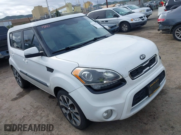 2013 Kia Soul ! with VIN KNDJT2A67D7546771, listed as a IAAI auction lot 41494414 with 135,810 mi miles. Bid and sale history available at carsss.com. Image 1.