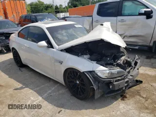 2012 BMW M3 z VIN WBSKG9C56CE798133, wystawiony jako Copart lot #53329103 z przebiegiem Nie podano mil oraz Szkoda całkowita • Salvage title. Historia ofert i sprzedaży dostępna na DreamBid. Obrazek 4.