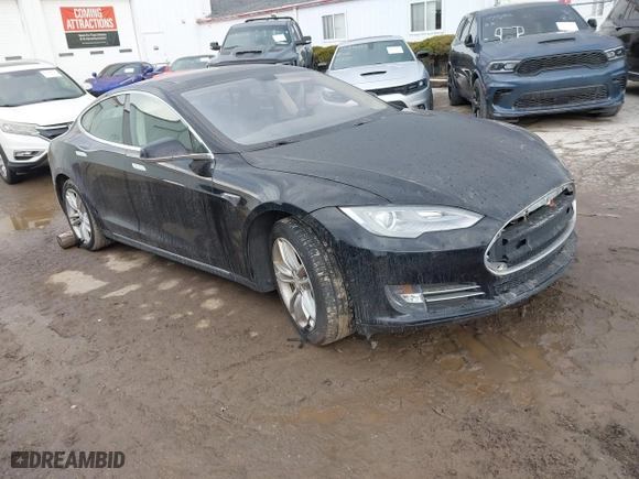 2013 Tesla Model S with VIN 5YJSA1CN8DFP26506, listed as a IAAI auction lot 41642194 with 160574 miles. Bid and sale history available at carsss.com. Image 1.