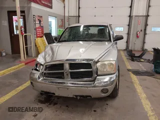2005 Dodge Dakota Laramie with VIN 1D7HW58N75S188127, listed as a IAAI auction lot 41209206 with 117,480 mi miles and . Bid and sale history available at DreamBid. Image 13.