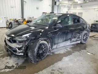 2024 Tesla Model Y Long Range z VIN 7SAYGDEE7RF056089, wystawiony jako Copart lot #44923815 z przebiegiem 26 381 mil mil oraz Szkoda całkowita • Salvage title. Historia ofert i sprzedaży dostępna na DreamBid. Obrazek 1.