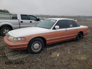 1997 Ford Crown Victoria LX z VIN 2FALP74W8VX191438, wystawiony jako Copart lot #83965014 z przebiegiem 141 358 mil mil oraz Szkoda całkowita • Salvage title. Historia ofert i sprzedaży dostępna na DreamBid. Obrazek 1.