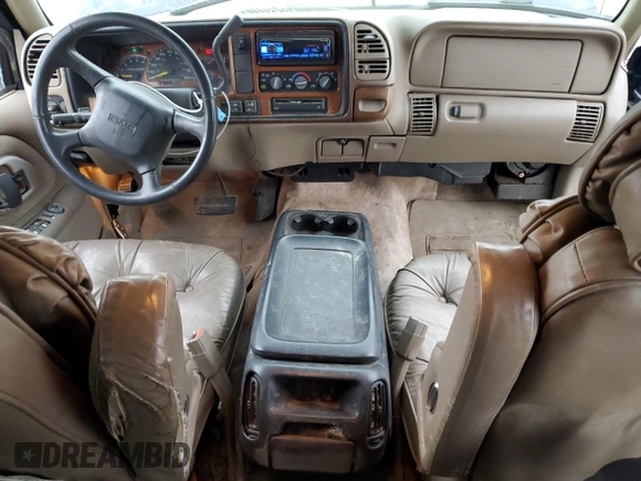 1999 GMC Suburban z VIN 1GDFK16R9XJ771458, wystawiony jako Copart lot #43412175 z przebiegiem 159 328 mil mil oraz Szkody całkowita. Historia ofert i sprzedaży dostępna na DreamBid. Obrazek 8.