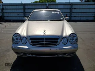 2000 Mercedes-Benz E 320 with VIN WDBJF65J4YB060708, listed as a Copart auction lot 54981615 with 71,036 mi miles and Clean Title. Bid and sale history available at DreamBid. Image 5.