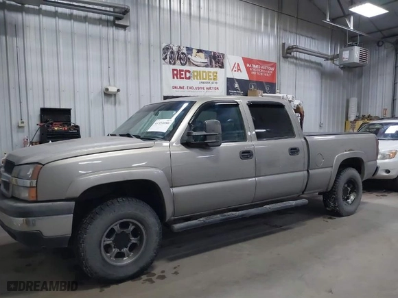 2003 Chevrolet Silverado 1500HD LT with VIN 1GCGK13U23F142493, listed as a IAAI auction lot 41354080 with 256,725 mi miles. Bid and sale history available at carsss.com. Image 6.