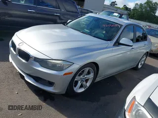 2013 BMW 3 Series 328i z VIN WBA3A5G5XDNP26043, wystawiony jako IAAI lot #42530282 z przebiegiem 164 100 mil mil oraz . Historia ofert i sprzedaży dostępna na DreamBid. Obrazek 2.