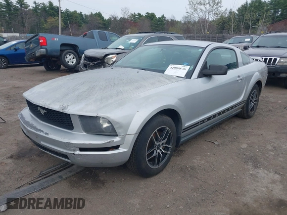 2005 Ford Mustang Deluxe with VIN 1ZVFT80N855107025, listed as a IAAI auction lot 42080576 with 177,401 mi miles. Bid and sale history available at carsss.com. Image 2.