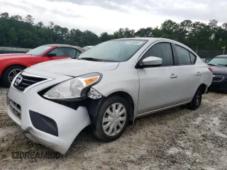 2017 Nissan Versa S z VIN 3N1CN7AP5HL832938, wystawiony jako Copart lot #57626895 z przebiegiem 72 482 mil mil oraz Czysty tytuł • Clean title. Historia ofert i sprzedaży dostępna na DreamBid. Obrazek 1.