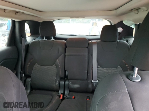 2016 Jeep Cherokee Altitude z VIN 1C4PJLCB5GW342237, wystawiony jako Copart lot #55676175 z przebiegiem 210 990 mil mil oraz Szkoda całkowita • Salvage title. Historia ofert i sprzedaży dostępna na DreamBid. Obrazek 10.