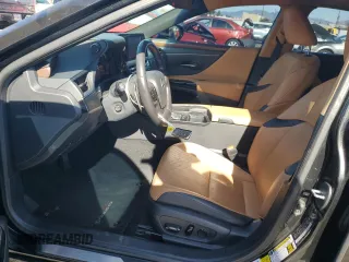 2022 Lexus ES 300h z VIN 58ADA1C13NU024676, wystawiony jako Copart lot #42182145 z przebiegiem 22 060 mil mil oraz Szkoda całkowita • Salvage title. Historia ofert i sprzedaży dostępna na DreamBid. Obrazek 7.
