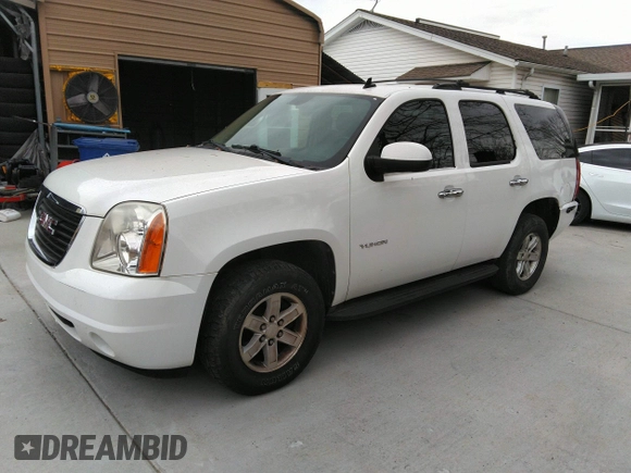 2013 GMC Yukon SLT with VIN 1GKS2CE09DR238626, listed as a IAAI auction lot 41758168 with 170,371 mi miles. Bid and sale history available at carsss.com. Image 19.