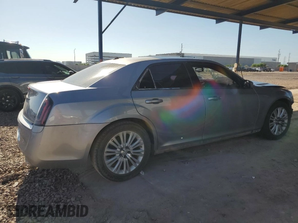 2013 Chrysler 300 S z VIN 2C3CCABG3DH587966, wystawiony jako Copart lot #61440645 z przebiegiem 167 547 mil mil oraz Czysty tytuł • Clean title. Historia ofert i sprzedaży dostępna na DreamBid. Obrazek 3.