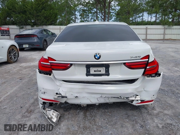 2017 BMW 7 Series 740i z VIN WBA7E2C53HG740273, wystawiony jako IAAI lot #42475769 z przebiegiem Nie podano mil oraz . Historia ofert i sprzedaży dostępna na DreamBid. Obrazek 16.