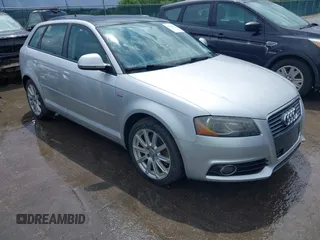 2010 Audi A3 Premium Plus z VIN WAUKEAFM6AA101658, wystawiony jako IAAI lot #42526126 z przebiegiem 101 899 mil mil oraz . Historia ofert i sprzedaży dostępna na DreamBid. Obrazek 1.