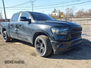 2023 Ram 1500 Big Horn z VIN 1C6SRFFT1PN683608, wystawiony jako IAAI lot #41856537 z przebiegiem 19 278 mil mil oraz . Historia ofert i sprzedaży dostępna na DreamBid. Obrazek 1.