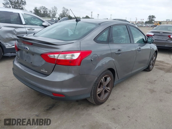2014 Ford Focus SE with VIN 1FADP3F24EL416510, listed as a IAAI auction lot 41911464 with 186,153 mi miles. Bid and sale history available at carsss.com. Image 4.