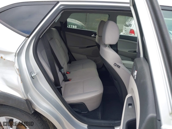 2019 Hyundai Tucson Value with VIN KM8J33A48KU927012, listed as a IAAI auction lot 41515397 with 62,501 mi miles. Bid and sale history available at carsss.com. Image 8.