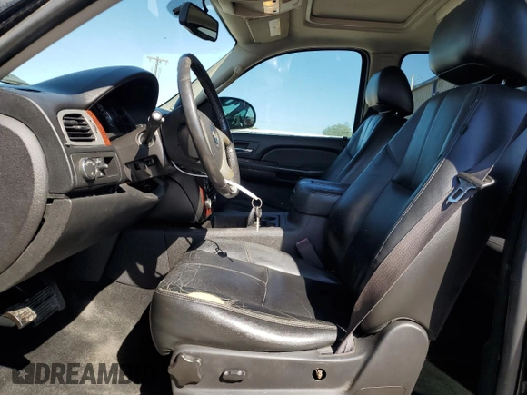 2014 Chevrolet Suburban LT with VIN 1GNSCJE04ER156583, listed as a Copart auction lot 73730364 with 243,131 mi miles and Clean Title. Bid and sale history available at carsss.com. Image 7.