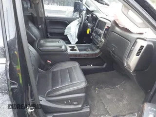 2016 GMC Sierra 2500HD Denali z VIN 1GT12UE81GF128498, wystawiony jako IAAI lot #41346398 z przebiegiem 164 532 mil mil oraz . Historia ofert i sprzedaży dostępna na DreamBid. Obrazek 5.