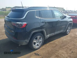 2022 Jeep Compass Latitude z VIN 3C4NJDBB0NT216921, wystawiony jako IAAI lot #42473934 z przebiegiem 41 169 mil mil oraz . Historia ofert i sprzedaży dostępna na DreamBid. Obrazek 4.