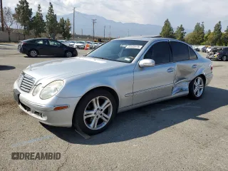 2005 Mercedes-Benz E 500 z VIN WDBUF70J05A632272, wystawiony jako Copart lot #55535575 z przebiegiem 221 345 mil mil oraz Szkoda całkowita • Salvage title. Historia ofert i sprzedaży dostępna na DreamBid. Obrazek 1.
