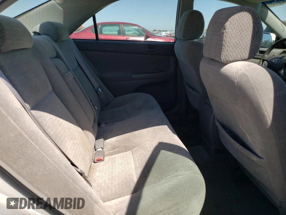 2002 Toyota Camry LE z VIN 4T1BE32KX2U037722, wystawiony jako Copart lot #58482805 z przebiegiem 154 207 mil mil oraz Szkoda całkowita • Salvage title. Historia ofert i sprzedaży dostępna na DreamBid. Obrazek 10.