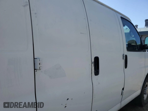 2013 Chevrolet Express Cargo z VIN 1GCWGFCA8D1175464, wystawiony jako IAAI lot #42409029 z przebiegiem 166 299 mil mil oraz . Historia ofert i sprzedaży dostępna na DreamBid. Obrazek 6.