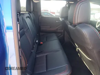 2024 Nissan Frontier Pro-X z VIN 1N6ED1EJ2RN646428, wystawiony jako Copart lot #44304215 z przebiegiem 5 853 mil mil oraz Szkoda całkowita • Salvage title. Historia ofert i sprzedaży dostępna na DreamBid. Obrazek 10.