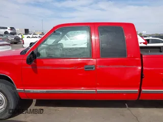 1997 Chevrolet Silverado 2500 z VIN 1GCGC29J8VE165494, wystawiony jako IAAI lot #42349016 z przebiegiem 92 705 mil mil oraz . Historia ofert i sprzedaży dostępna na DreamBid. Obrazek 14.