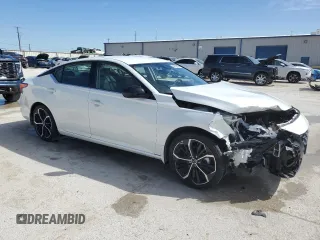 2023 Nissan Altima SR z VIN 1N4BL4CV9PN389352, wystawiony jako Copart lot #49102345 z przebiegiem 42 227 mil mil oraz Czysty tytuł • Clean title. Historia ofert i sprzedaży dostępna na DreamBid. Obrazek 4.
