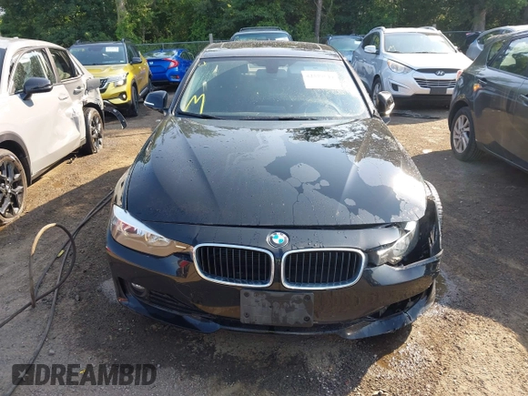 2013 BMW 3 Series 320i xDrive z VIN WBA3C3C53DF979221, wystawiony jako IAAI lot #42577544 z przebiegiem 97 135 mil mil oraz . Historia ofert i sprzedaży dostępna na DreamBid. Obrazek 12.