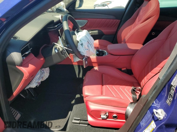2023 Maserati Grecale Modena z VIN ZN682AVM4P7432217, wystawiony jako Copart lot #55184694 z przebiegiem 1417 mil mil oraz . Historia ofert i sprzedaży dostępna na DreamBid. Obrazek 7.