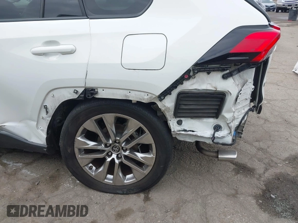 2019 Toyota RAV4 XLE Premium with VIN JTMA1RFV9KD513395, listed as a IAAI auction lot 41469143 with 28,406 mi miles. Bid and sale history available at carsss.com. Image 18.