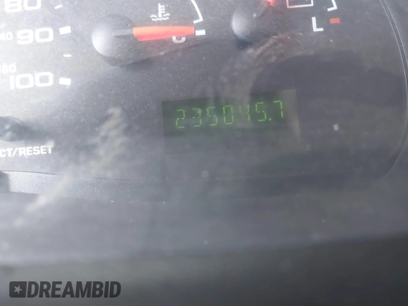 2004 Ford Econoline Passenger XL z VIN 1FBSS31S44HB21002, wystawiony jako IAAI lot #41805318 z przebiegiem 235 045 mil mil oraz . Historia ofert i sprzedaży dostępna na DreamBid. Obrazek 7.