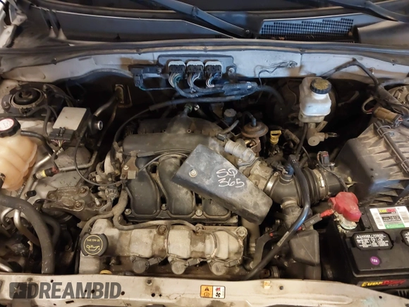 2008 Ford Escape XLT with VIN 1FMCU93128KA82058, listed as a IAAI auction lot 42005473 with 199,016 mi miles. Bid and sale history available at carsss.com. Image 10.