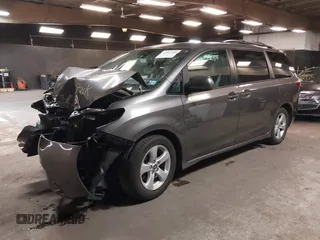 2020 Toyota Sienna LE Auto Access Seat with VIN 5TDKZ3DC5LS048096, listed as a IAAI auction lot 41821689 with 39,158 mi miles. Bid and sale history available at carsss.com. Image 18.