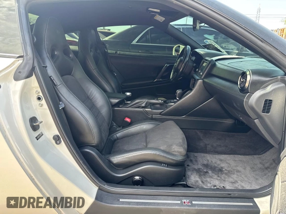 2020 Nissan GT-R Premium z VIN JN1AR5EF7LM100066, wystawiony jako Copart lot #58606645 z przebiegiem 35 824 mil mil oraz Szkody całkowita. Historia ofert i sprzedaży dostępna na DreamBid. Obrazek 5.