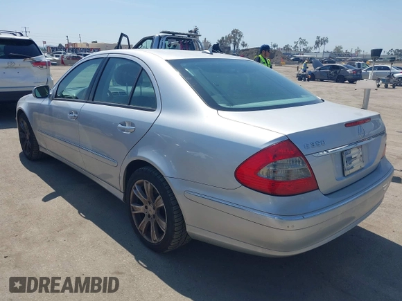 2009 Mercedes-Benz E-Class Luxury 3.5L with VIN WDBUF56X99B439005, listed as a IAAI auction lot 41998193 with 186,204 mi miles. Bid and sale history available at carsss.com. Image 3.