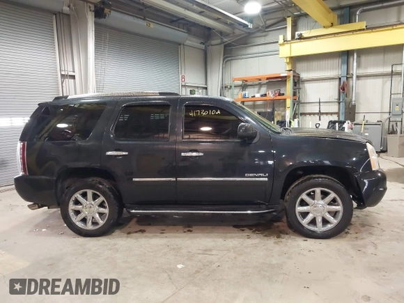 2013 GMC Yukon Denali with VIN 1GKS2EEF5DR111548, listed as a IAAI auction lot 41730102 with 174,312 mi miles. Bid and sale history available at carsss.com. Image 14.