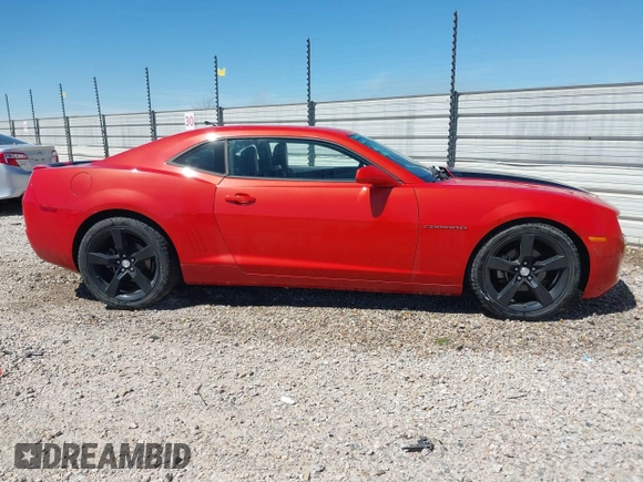2011 Chevrolet Camaro 2LT z VIN 2G1FC1ED3B9194950, wystawiony jako IAAI lot #41816699 z przebiegiem 139 106 mil mil oraz . Historia ofert i sprzedaży dostępna na DreamBid. Obrazek 13.